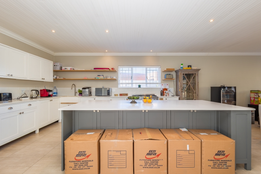 4 Bedroom Property for Sale in Whale Rock Western Cape